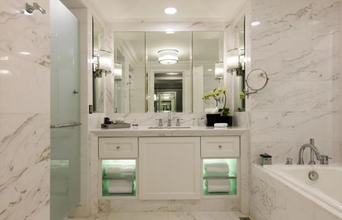 حمامات فخمة في غرف فندق ذا ريتز-كارلتون