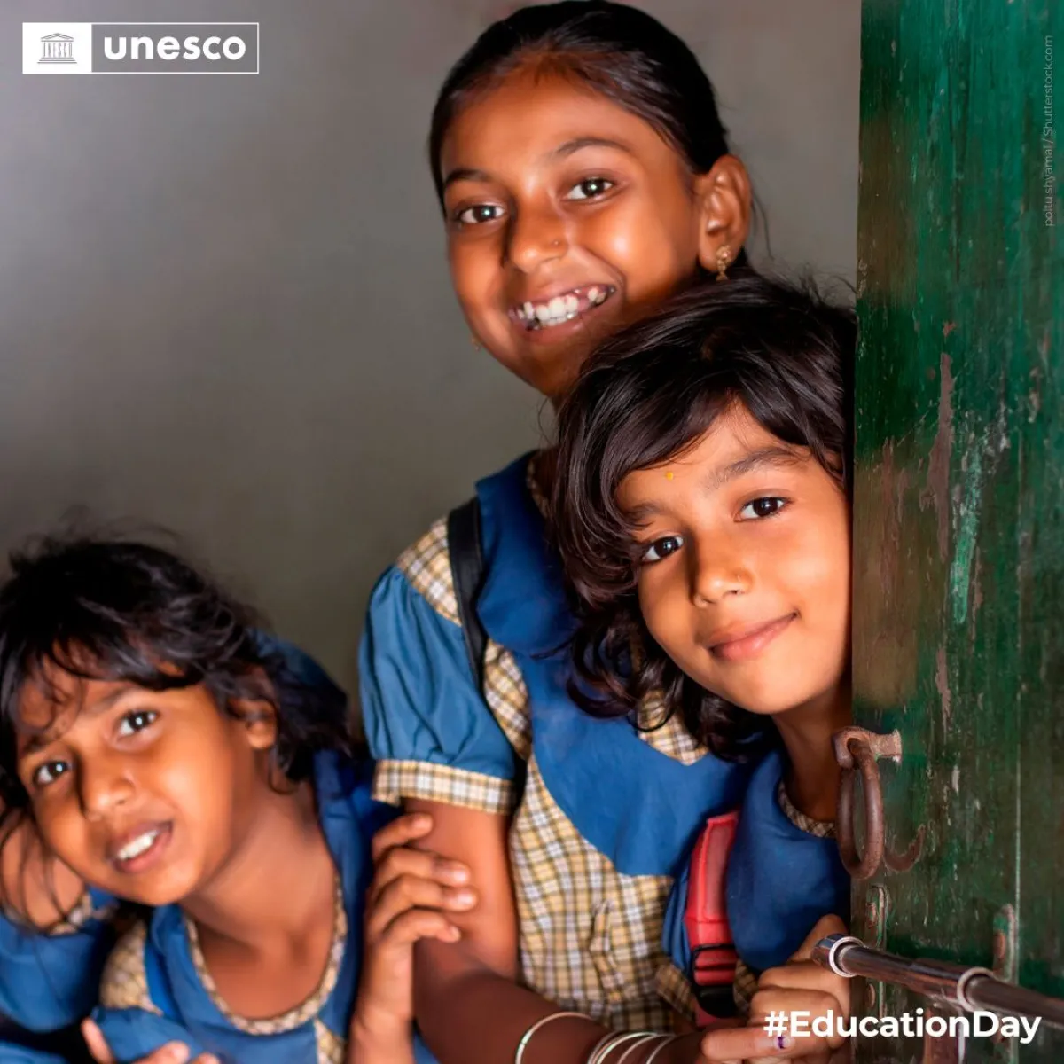 أطفال في المدرسة 