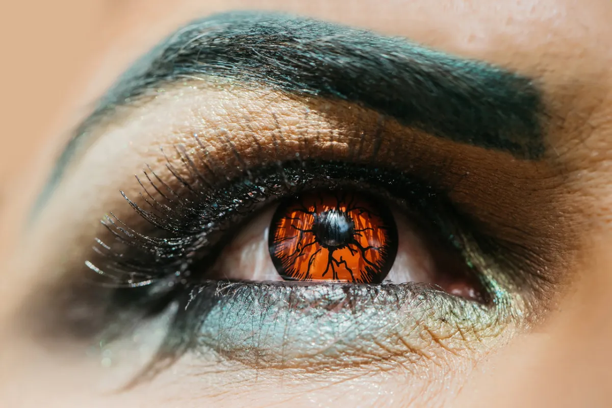 صورة للعيون الملونة