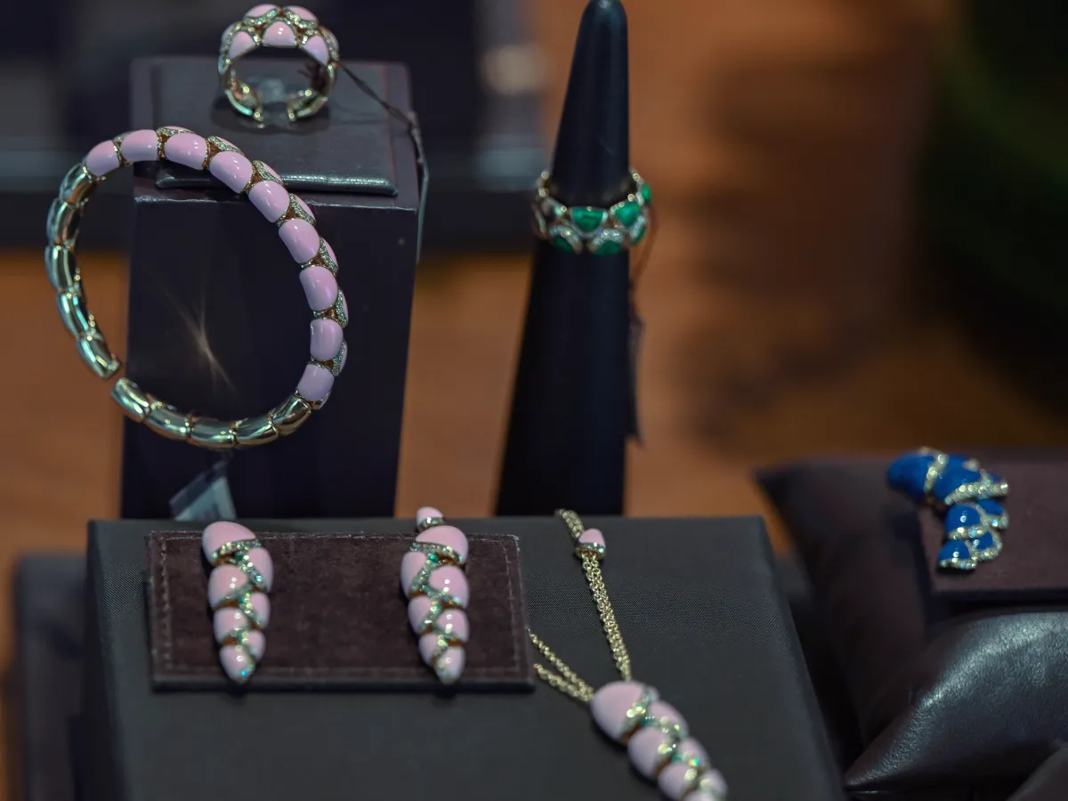 من القطع التي عرضتها دار FerriFirenze في المعرض الأول الخاص بها في الرياض