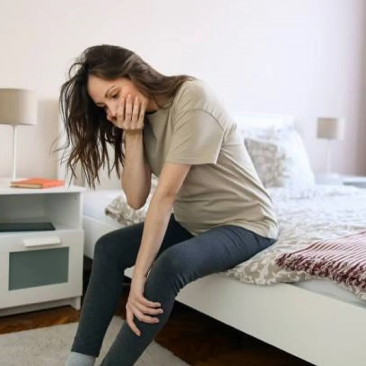 صورة لحامل تشعر بالقيء