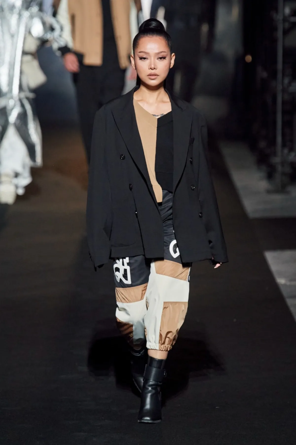 جاكيت بليزر باللون الأسود من Boss