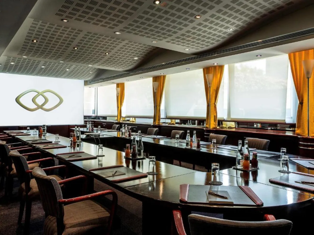 قاعة المؤتمرات في فندق سوفيتل ليون بيلكور