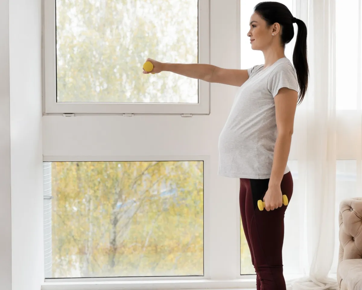 صورة لرياضة حمل الأثقال أثناء الحمل