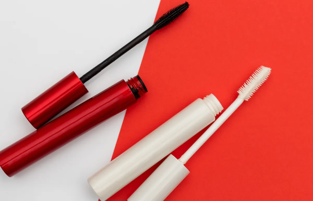 طريقة تنظيف فرشاة الماسكرا بخطوات آمنة وفعالة