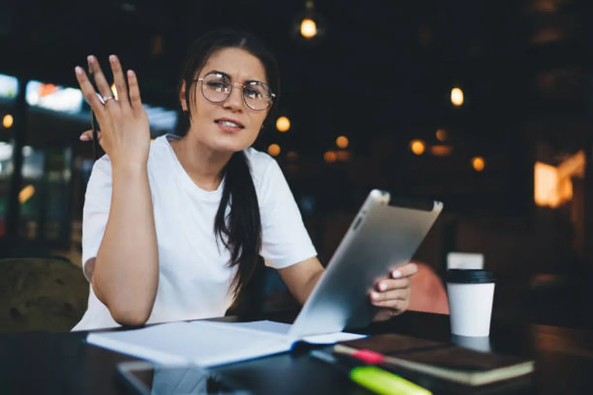 كيف تطور مهارة فهم الآخرين؟