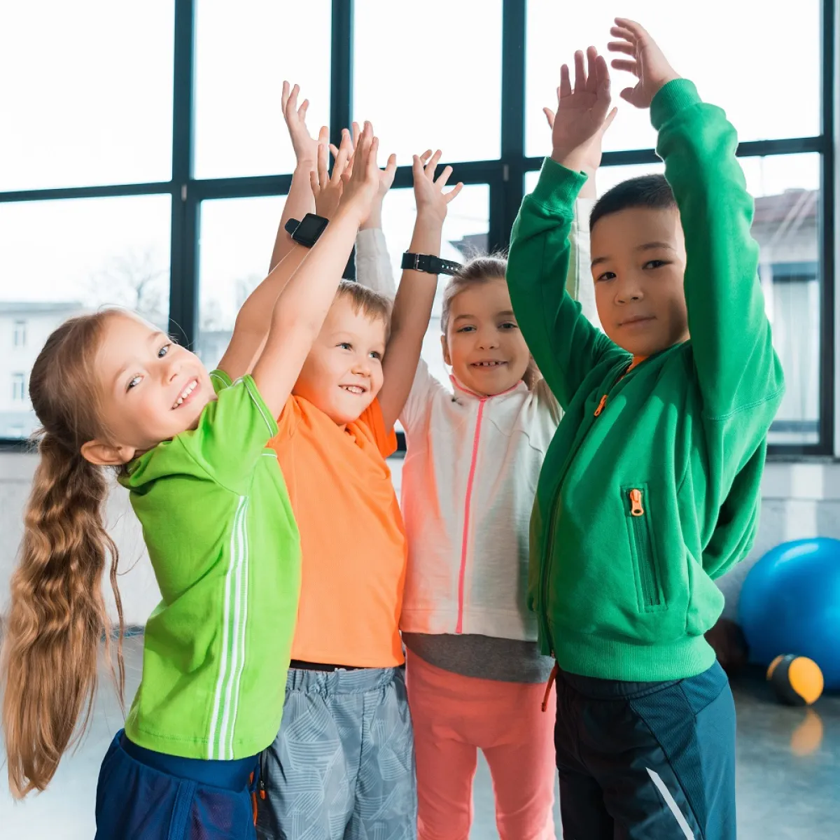 صورة لأطفال فرحين بتجمعهم