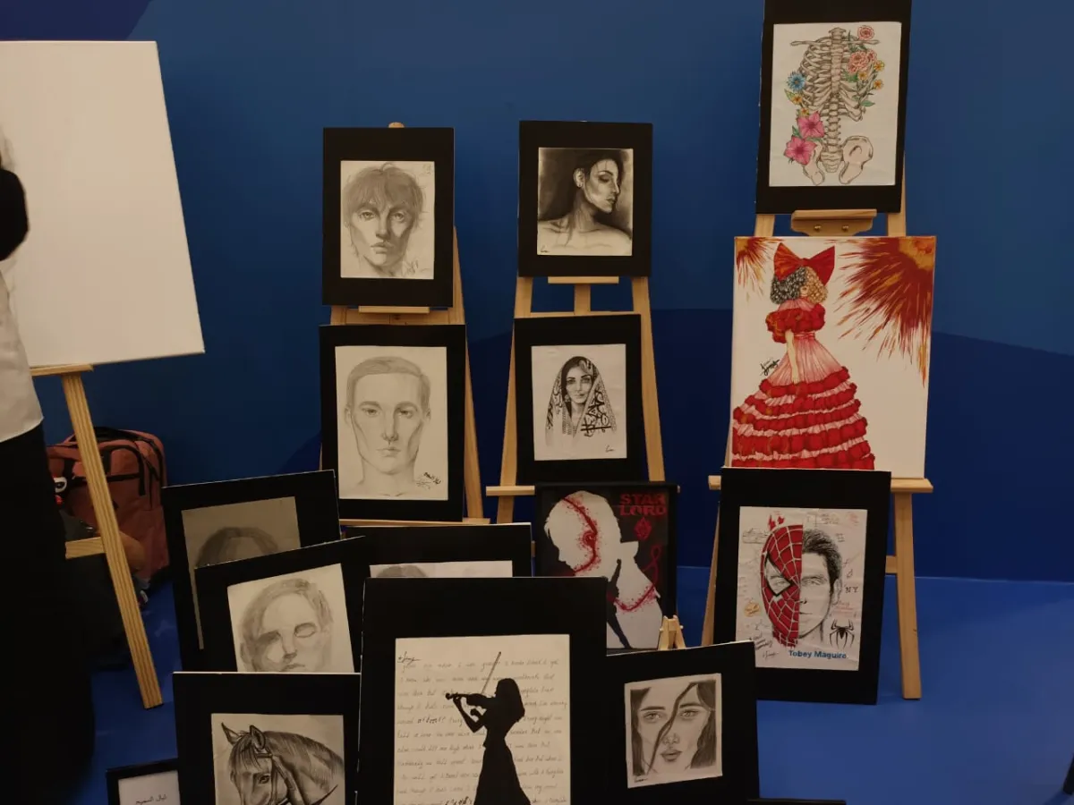 من المواهب الفنية التي استعرضت إلى جانب المؤتمر 