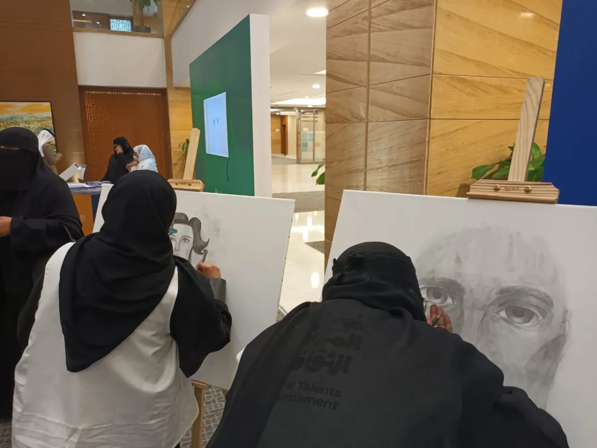 من المواهب الفنية التي استعرضت إلى جانب المؤتمر 