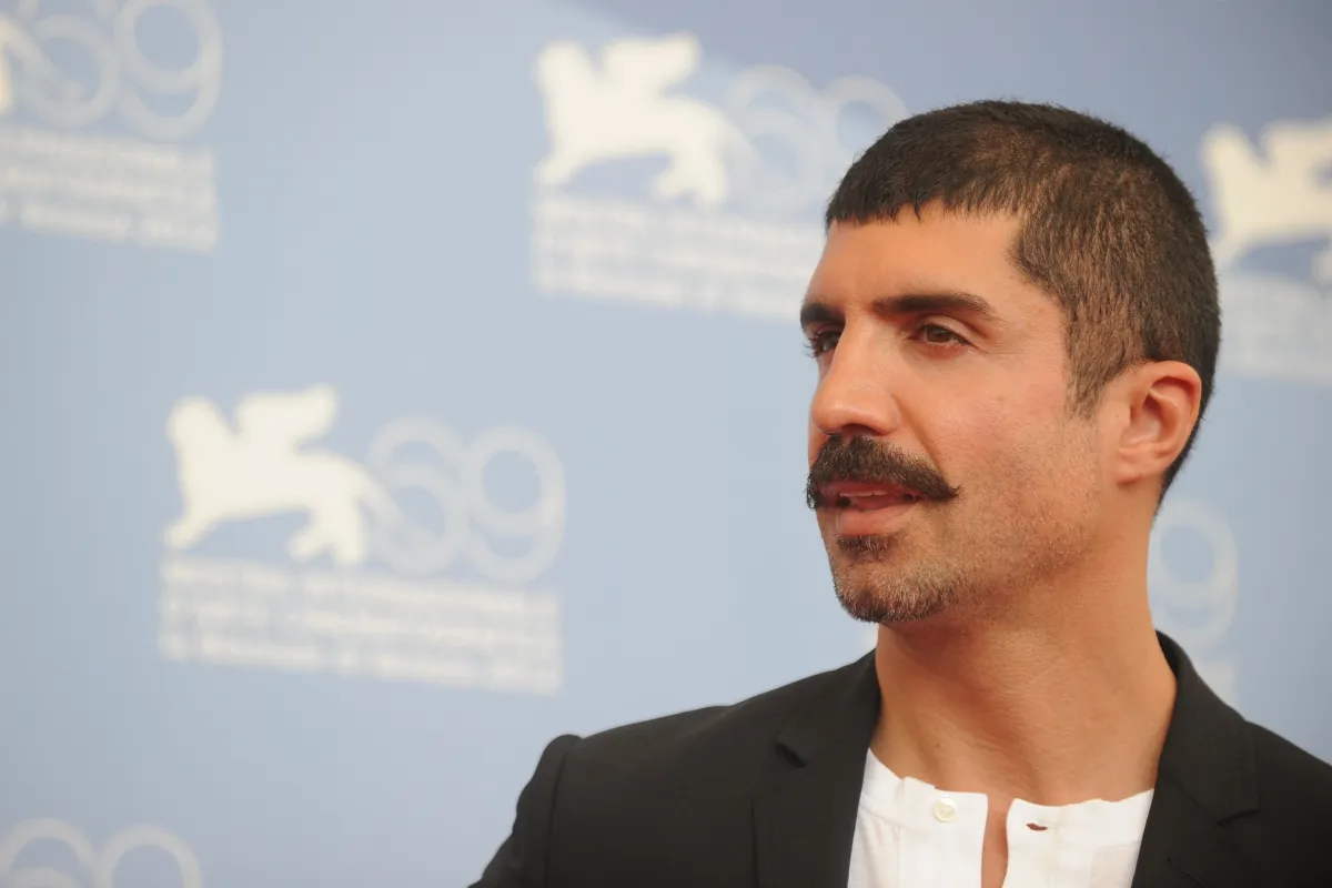 Actor Ozcan Deniz poses during the photocall of "Araf (Araf-Somewhere in between)" during the 69th Venice Film Festival on September 5, 2012 at Venice Lido. ""Araf (Araf-Somewhere in between)" is competing in the Orizzonti section of the festival. AFP PHOTO / TIZIANA FABI TIZIANA FABI / AFP