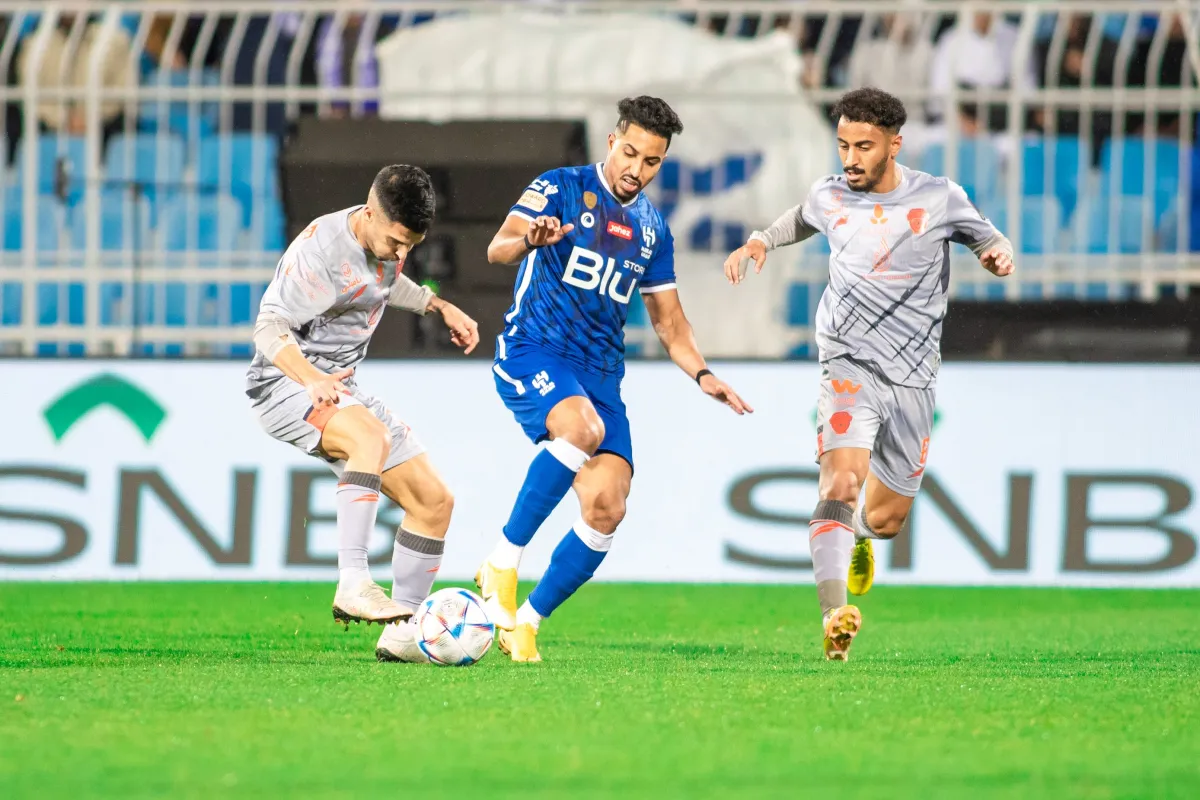 الفيحاء يفوز على الهلال ويتأهل إلى المبارة النهائية لكأس السوبر السعودي