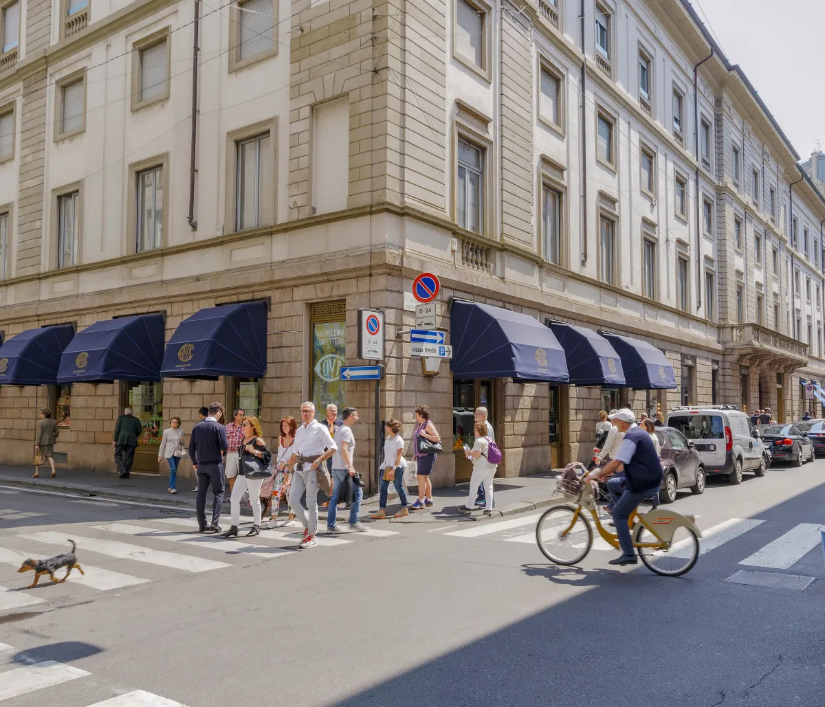 شارع «مونتي نابوليوني» من أكثر شوارع التسوق تميزاً وفخامة