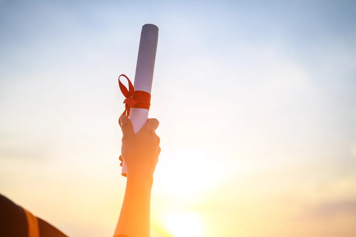 ما هي المؤهلات المطلوبة والدورات لتحصيل وظيفة مرموقة؟