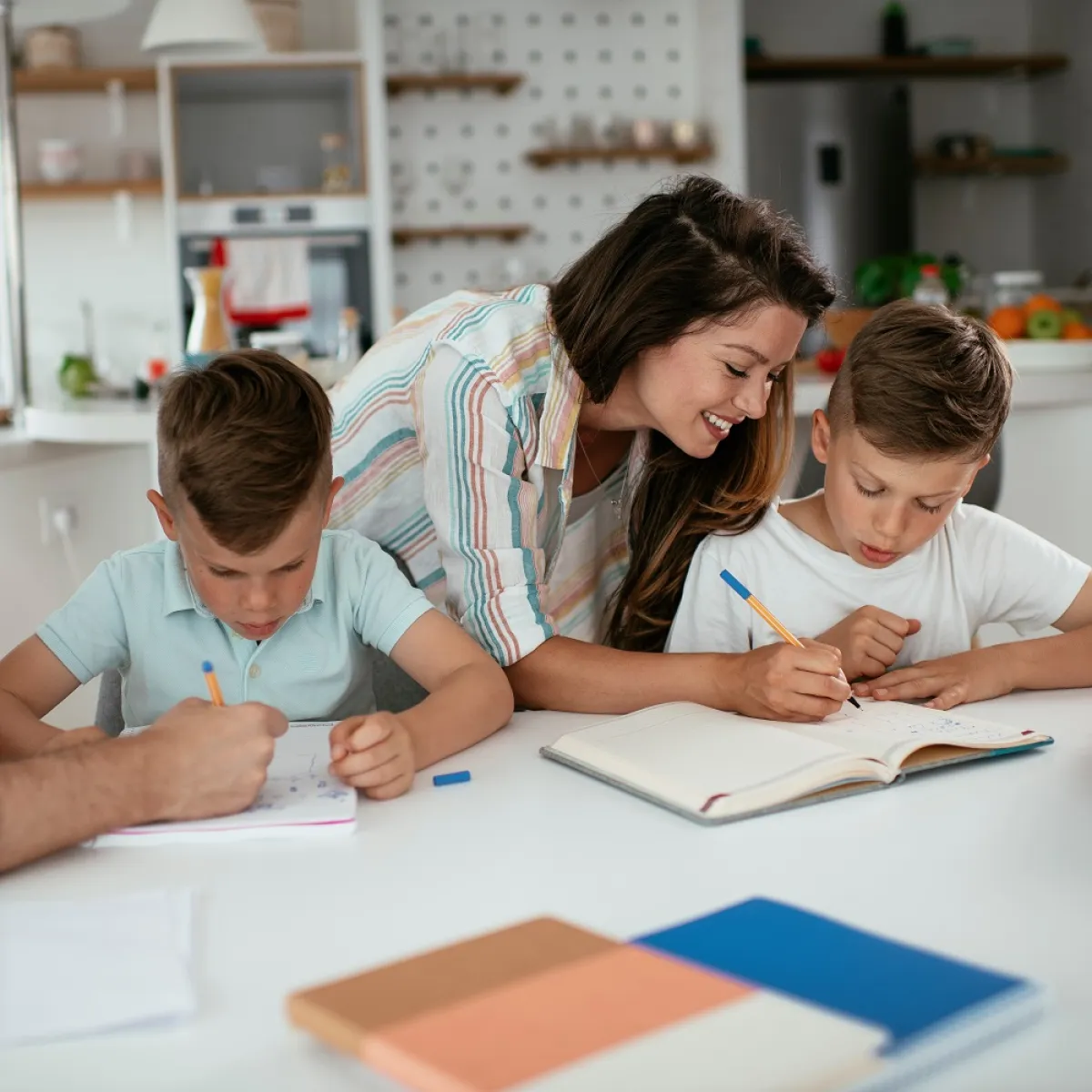 صورة ترمز للاعتماد الكلي على الأم