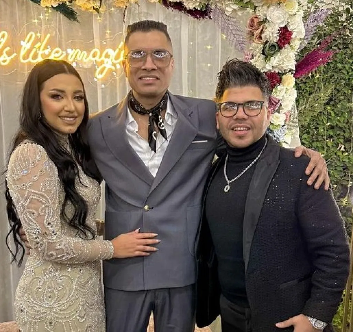  عمر كمال وحسن شاكوش وخطيبته - صورة من صفحة عمر كمال على فيسبوك