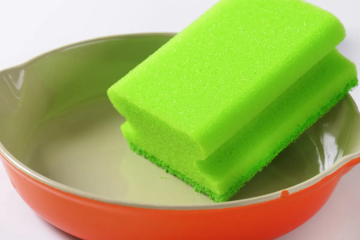 جلي الآنية السيراميك