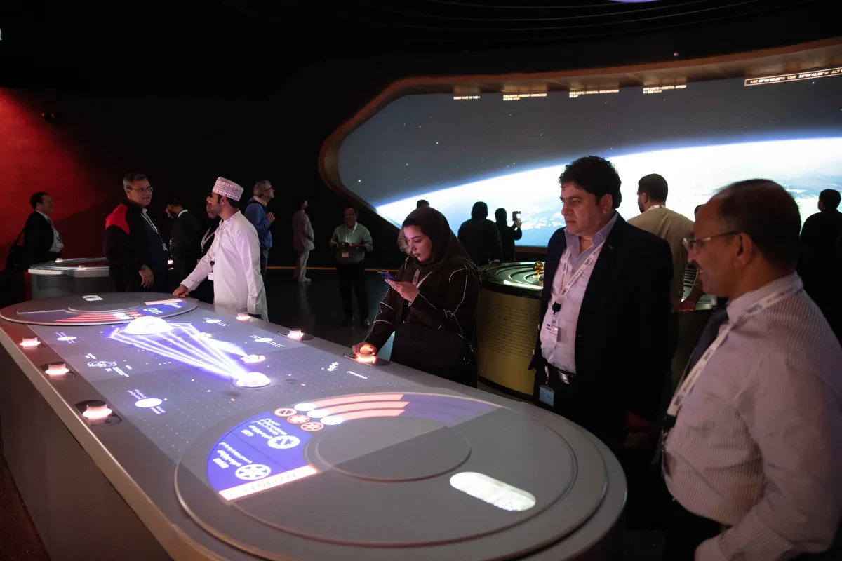 زار المشاركون متحف المستقبل. الصورة من مكتب دبي الإعلامي