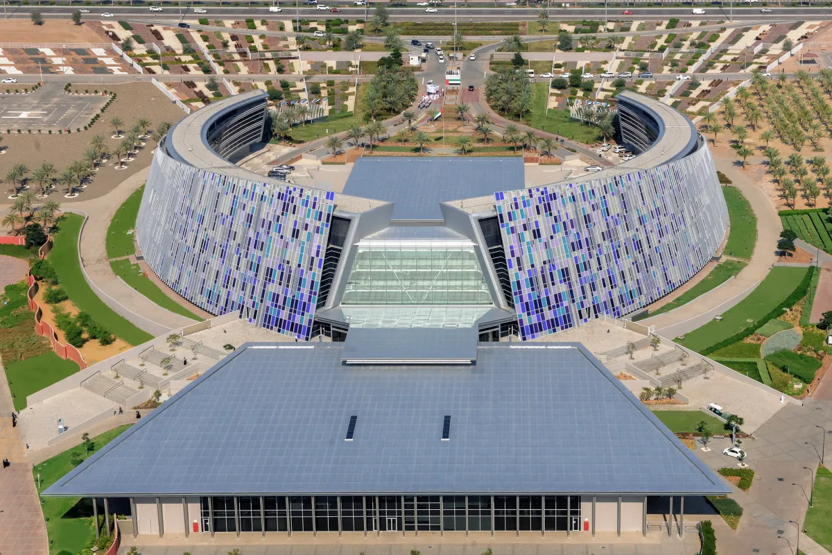 جامعة الإمارات تواكب "عام الاستدامة" بمشاريع بحثية استراتيجية. الصورة من "وام"