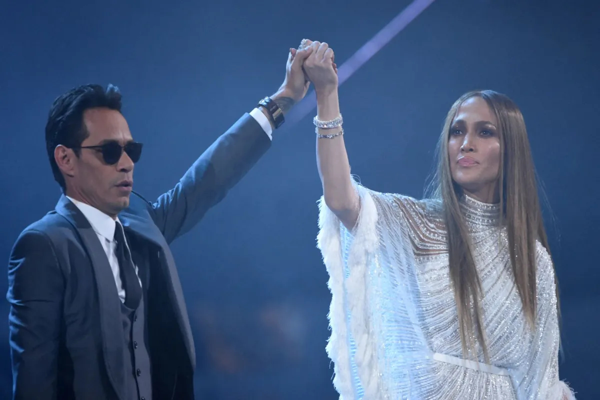 Jennifer Lopez (R) holds Marc Anthony's hand during the 17th Annual Latin Grammy Awards on November 17, 2016, in Las Vegas, Nevada. Valerie MACON / AFP