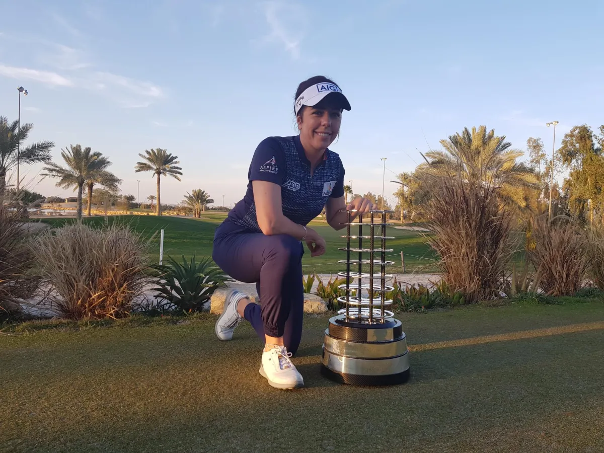بطلة الجولف البريطانية جورجيا هال حاملة لقب بطولة أرامكو السعودية النسائية