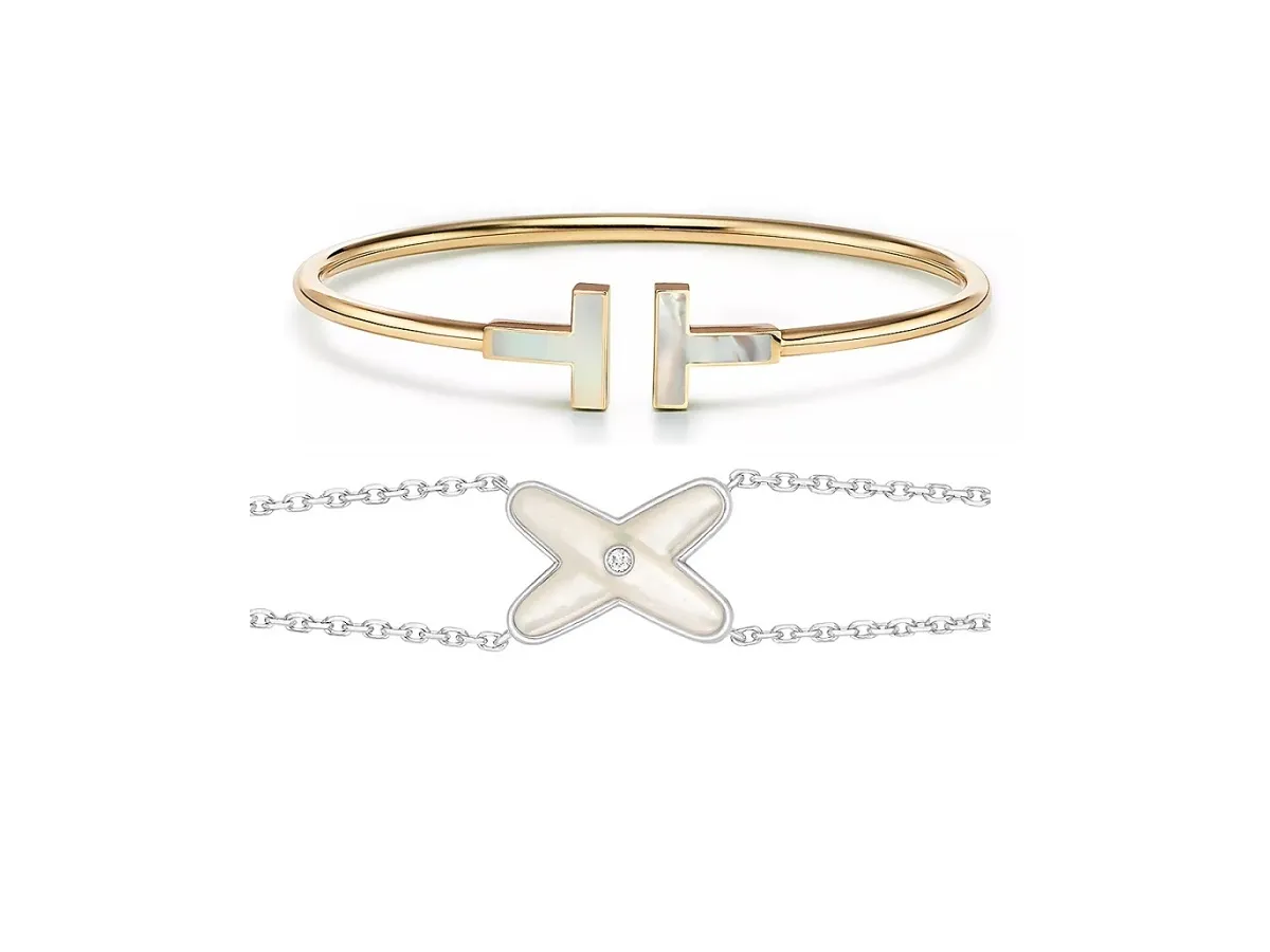 أساور ذهب مرصوفة بعرق اللؤلؤ لإطلالة ناعمة تناسبكِ في أوقات العمل