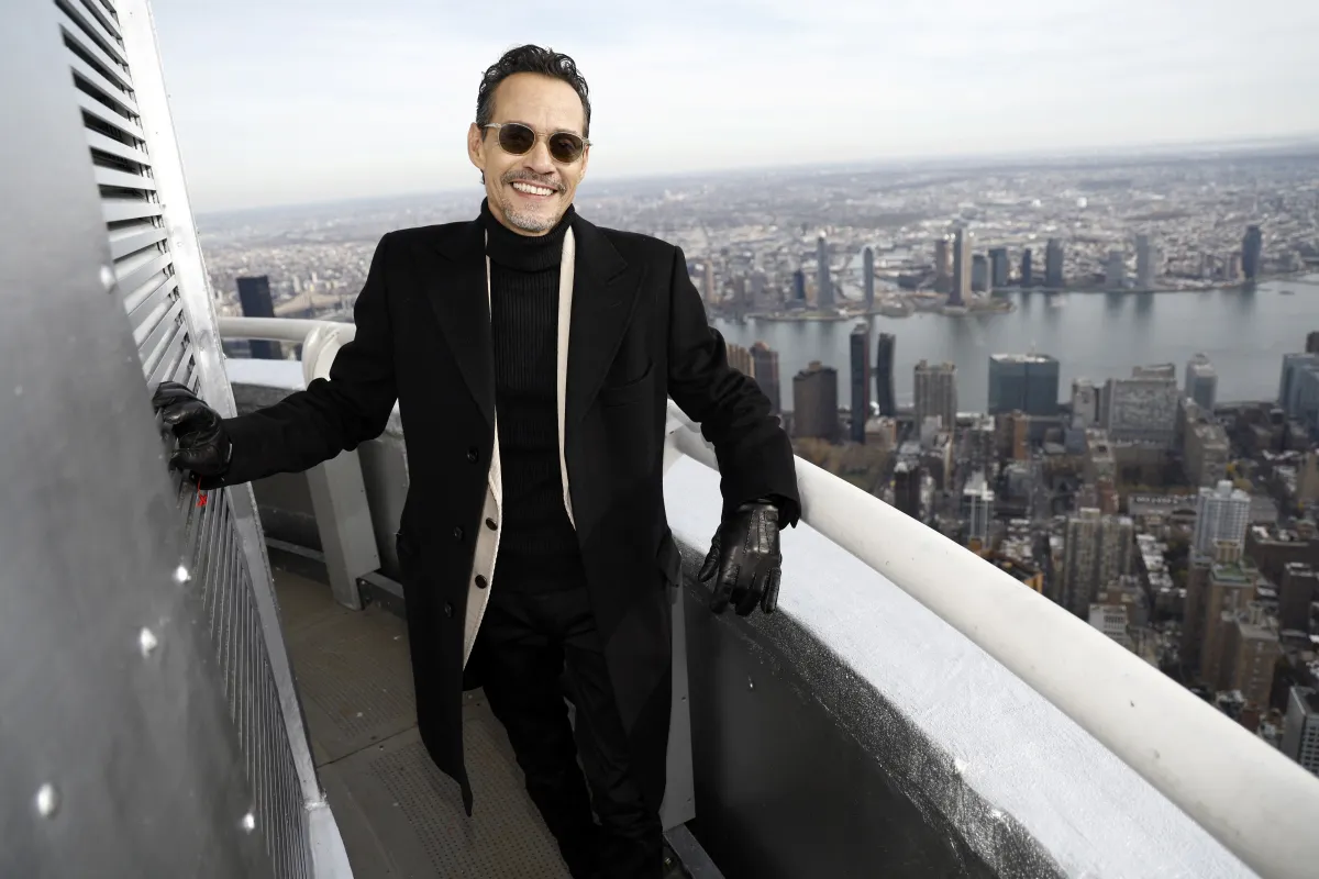 Marc Anthony visit the Empire State Building on December 05, 2022 in New York City. John Lamparski/Getty Images for Empire State Realty Trust/AFP  John Lamparski / GETTY IMAGES NORTH AMERICA / Getty Images via AFP