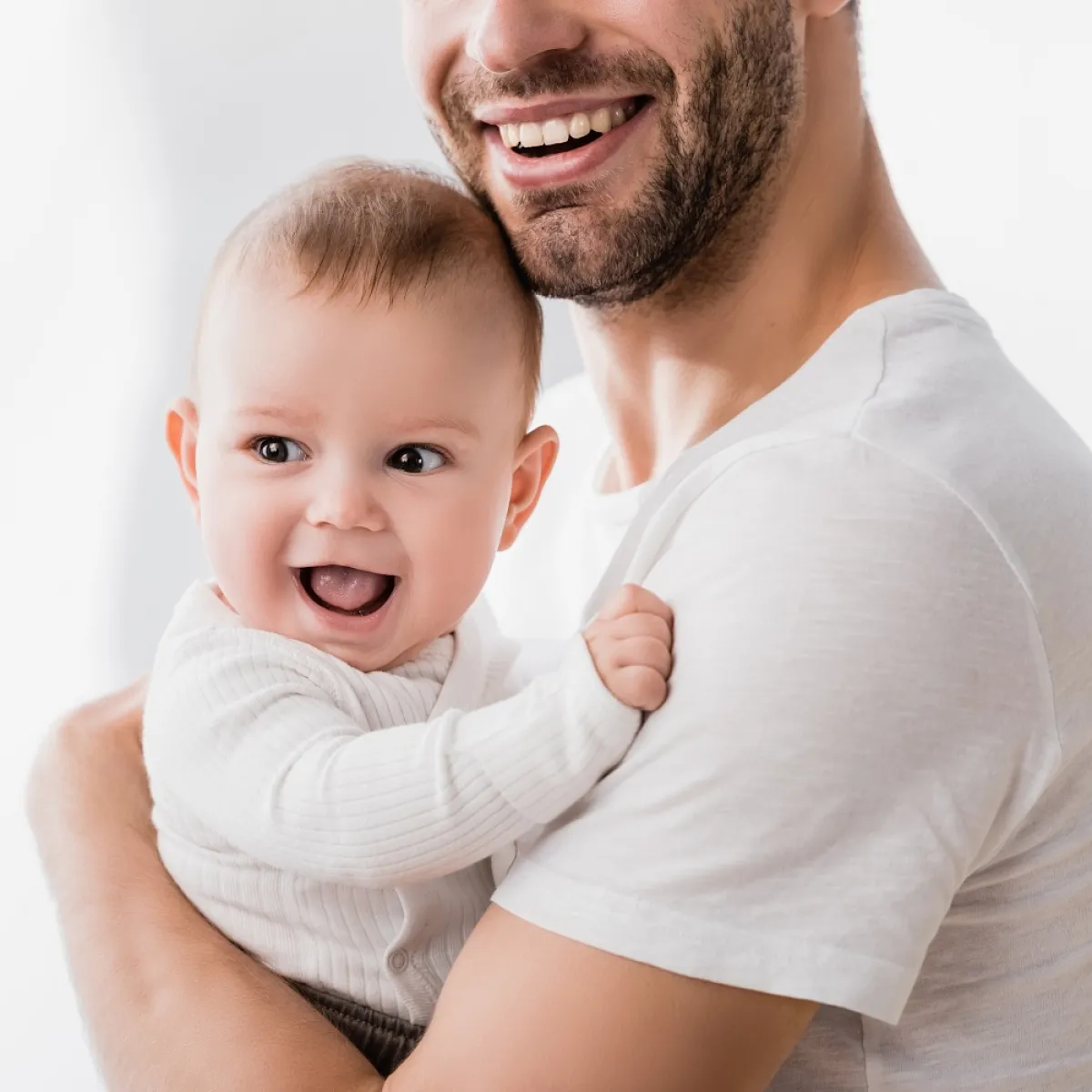 صورة لطفل يبتسم