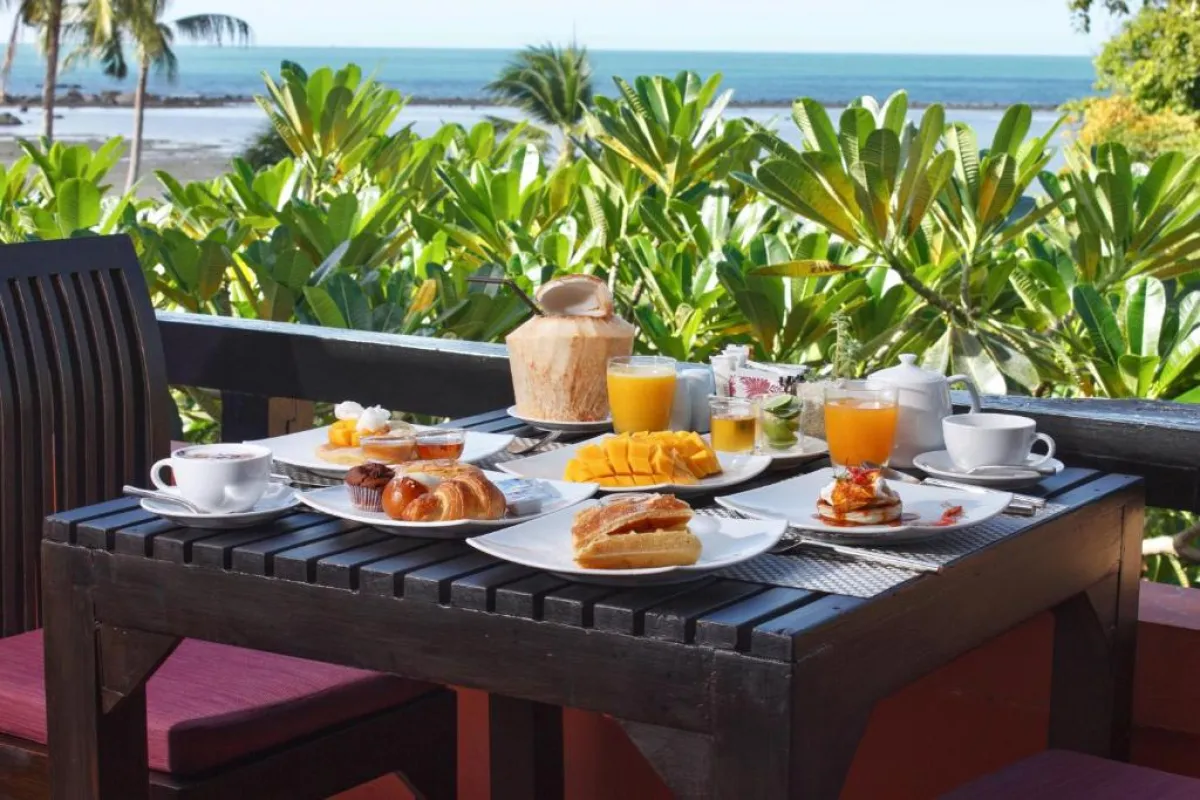 وجبة إفطار صباحية في رينسانس كوه ساموي ريزورت آند سبا
