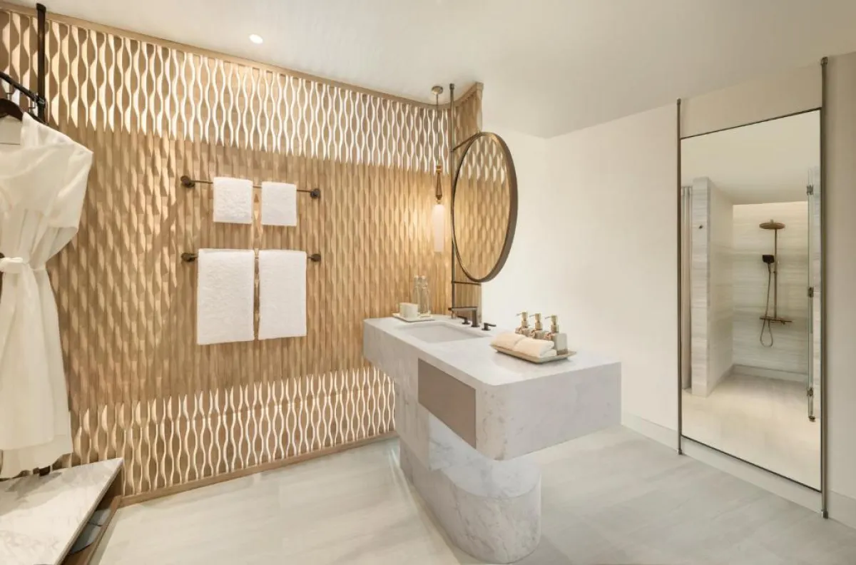 حمامات فخة في غرف سنتارا ريسيرف ساموي