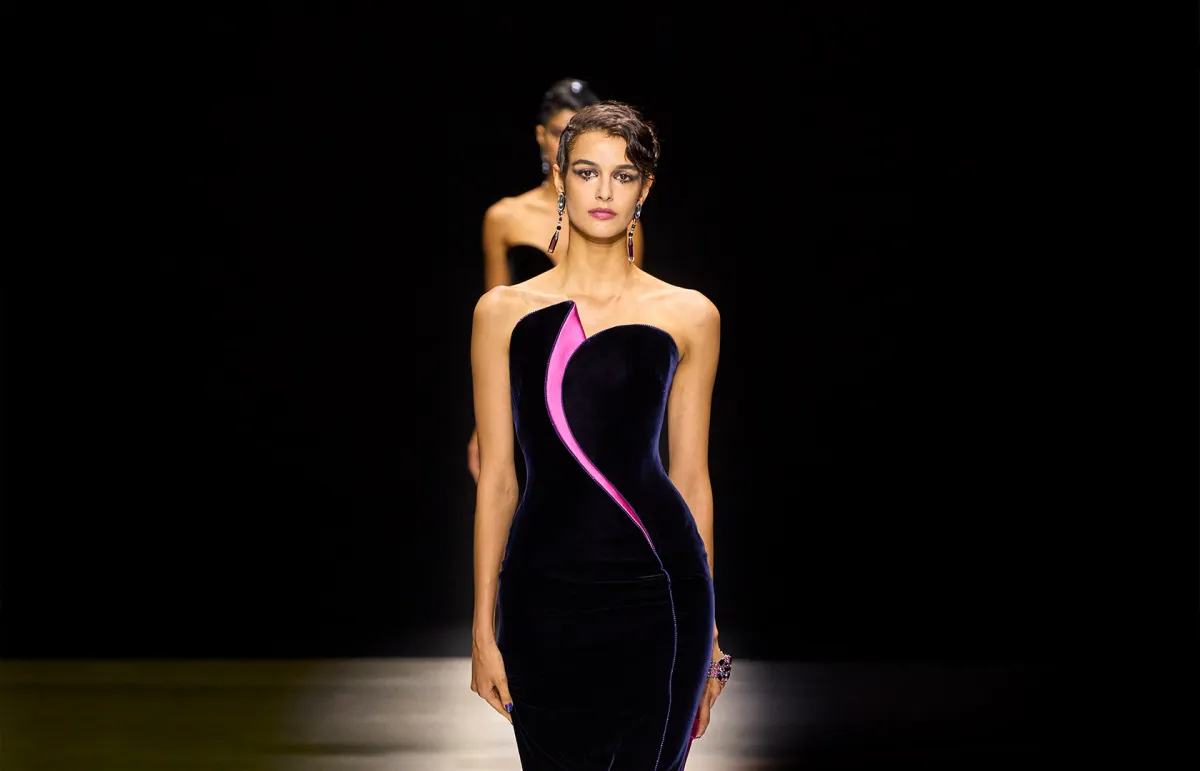 موديلات فساتين خطوبة مخملية لشتاء 2023 من جيورجيو أرماني بريفيه Giorgio Armani Prive