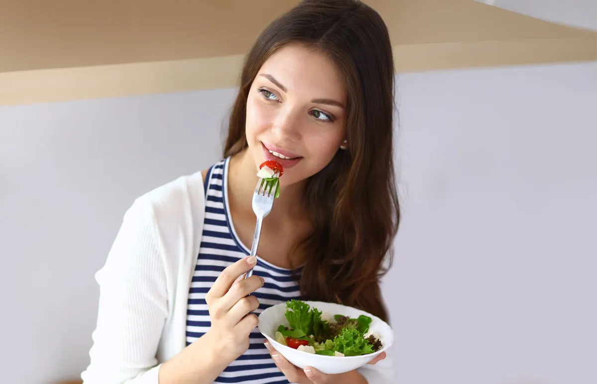 ما علاقة التغذية بالدورة الشهرية وانتظامها؟