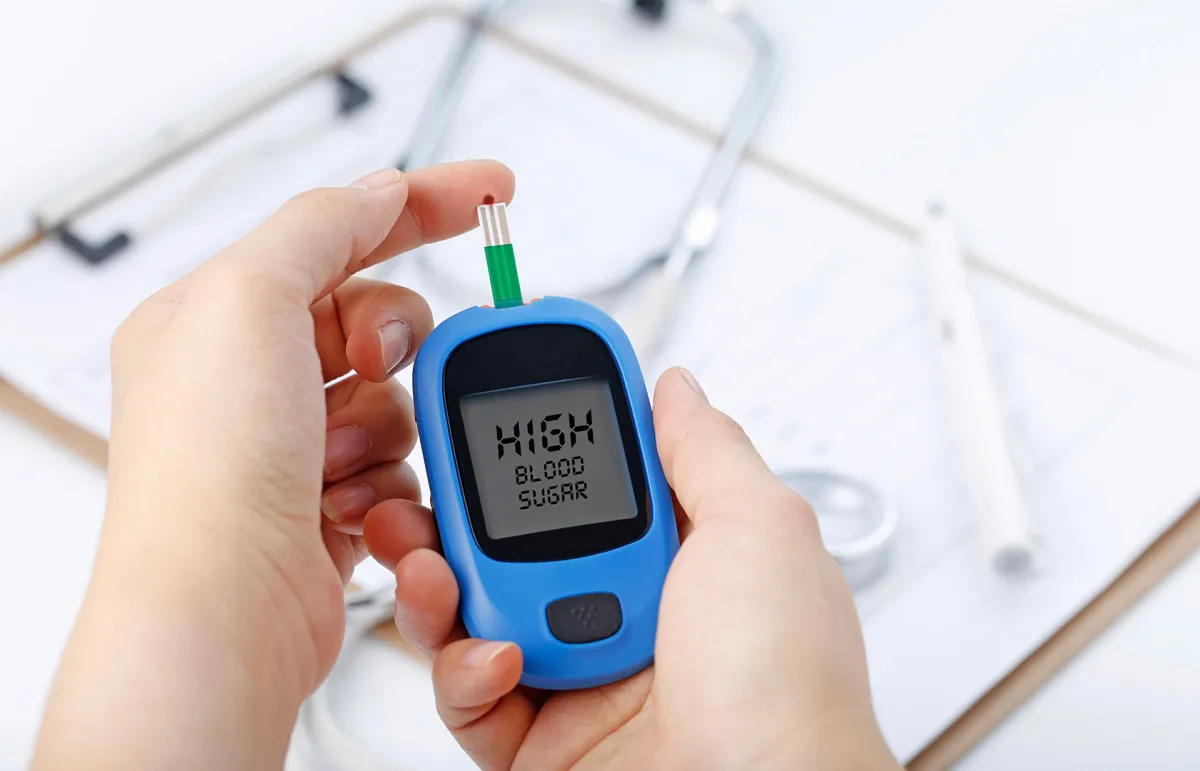 كيف أعالج ارتفاع السكر المفاجئ في الجسم؟