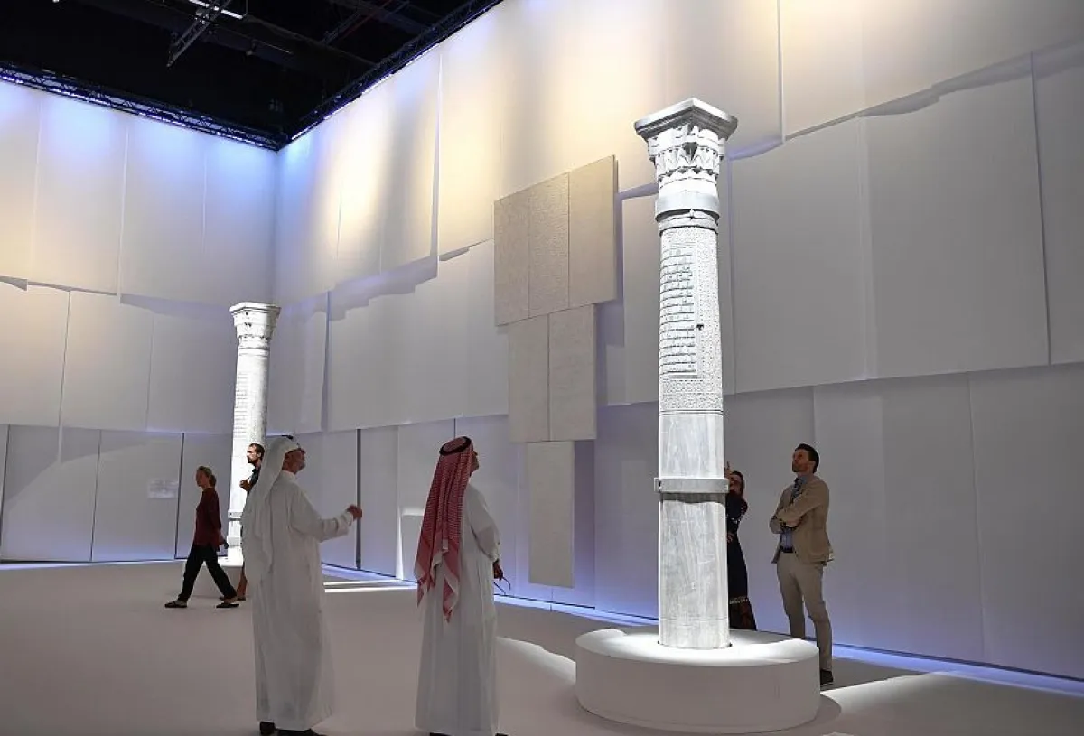 تضم المكتبة مقتنيات نادرة. الصورة من "واس"