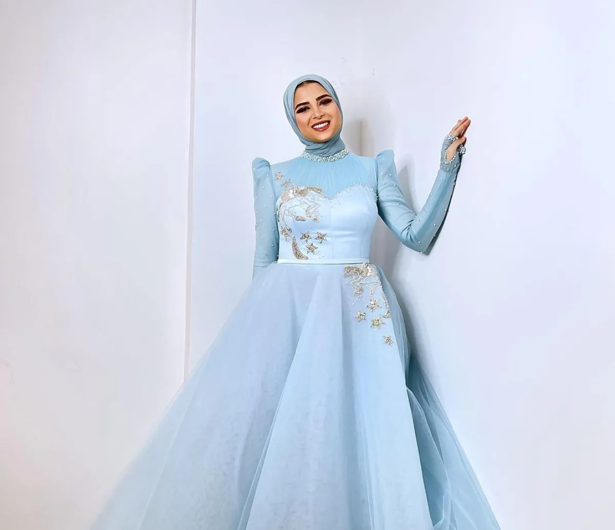 جهاد البنا بفستان منفوش