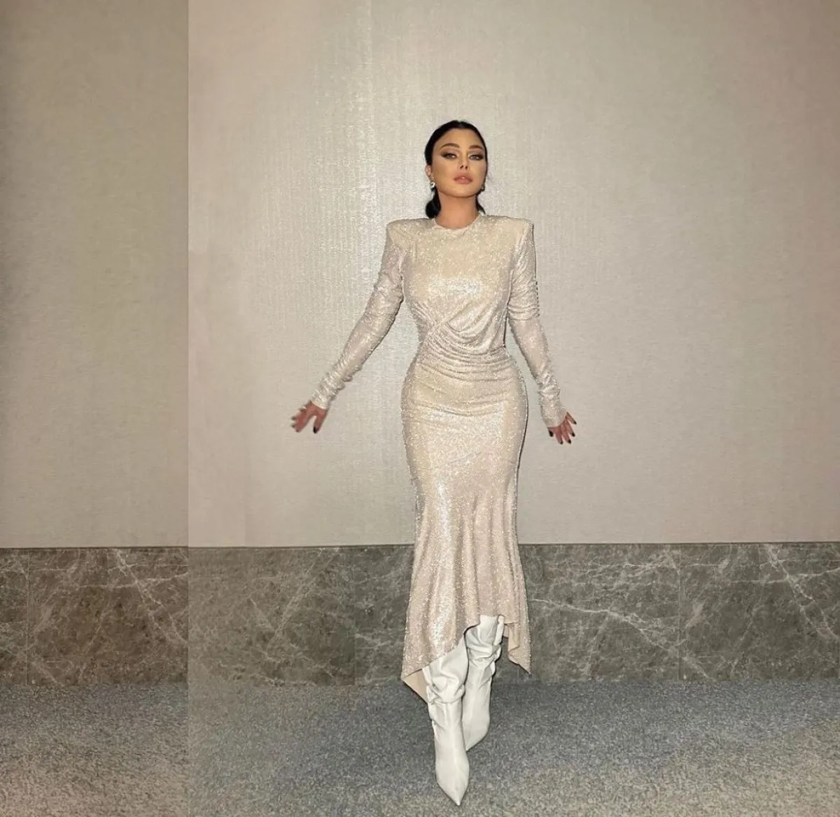 هيفاء وهبي بفستان ميتاليك-الصورة من حسابها على انستغرام