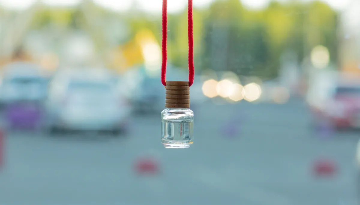 رائحة عبقة من السيارة