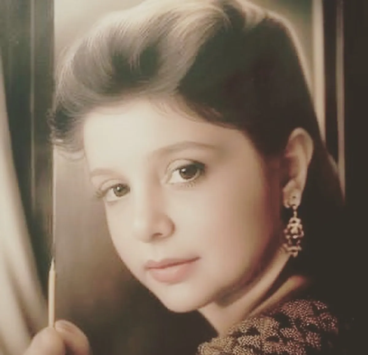 نبيلة عبيد من مرحلة المراهقة - الصورة من حساب الفنان التشكيلي قصي طارق على انستغرام