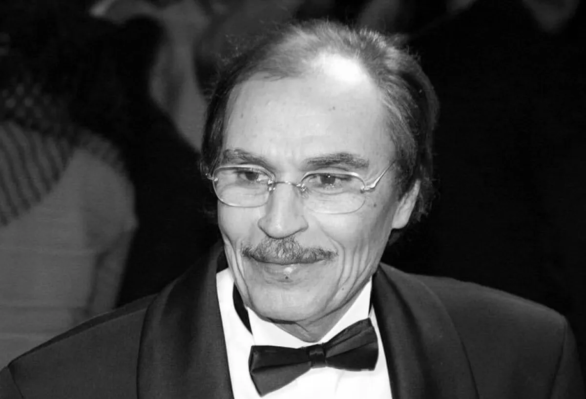 الفنان الراحل عزت العلايلي - الصورة من حساب الفنان خالد النبوي على تويتر