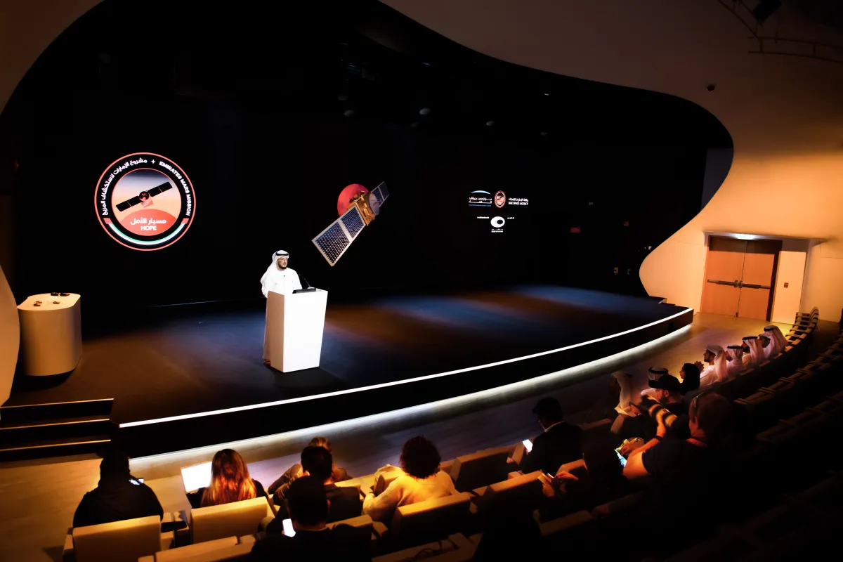 مسبار الأمل ينتقل إلى مدار جديد حول كوكب المريخ لرصد قمر “ديموس”- الصورة من وام