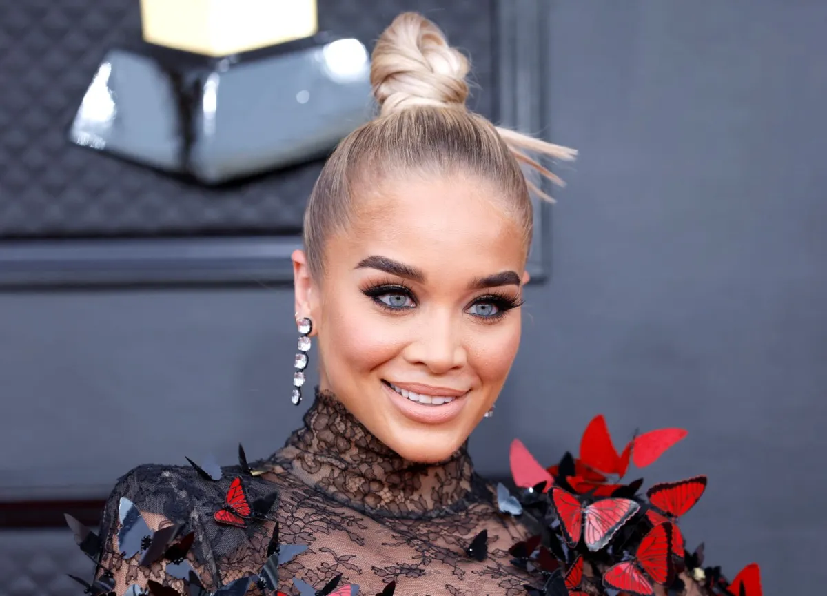 كيف كان مكياج وتسريحات النجمات في حفل جوائز غرامي 2022؟