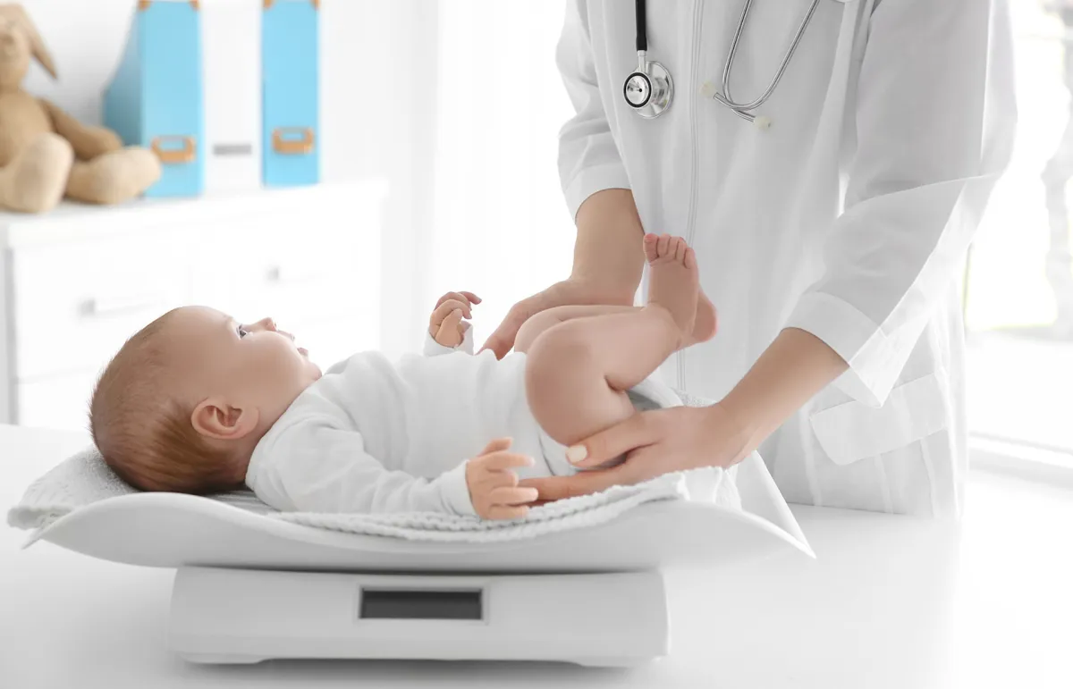 في أي شهر يبدأ الطفل يسمن؟