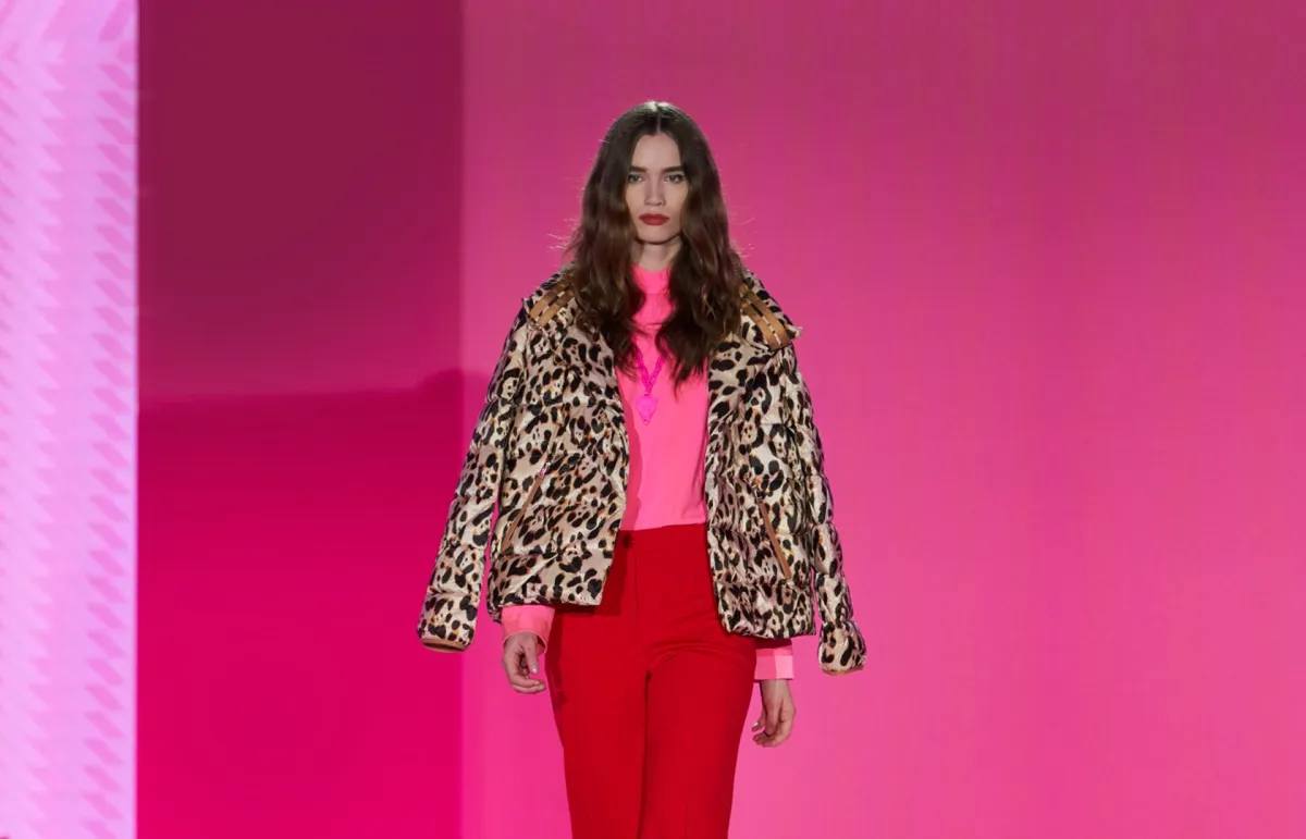 سروال باللون الأحمر من مارك كين Marc Cain