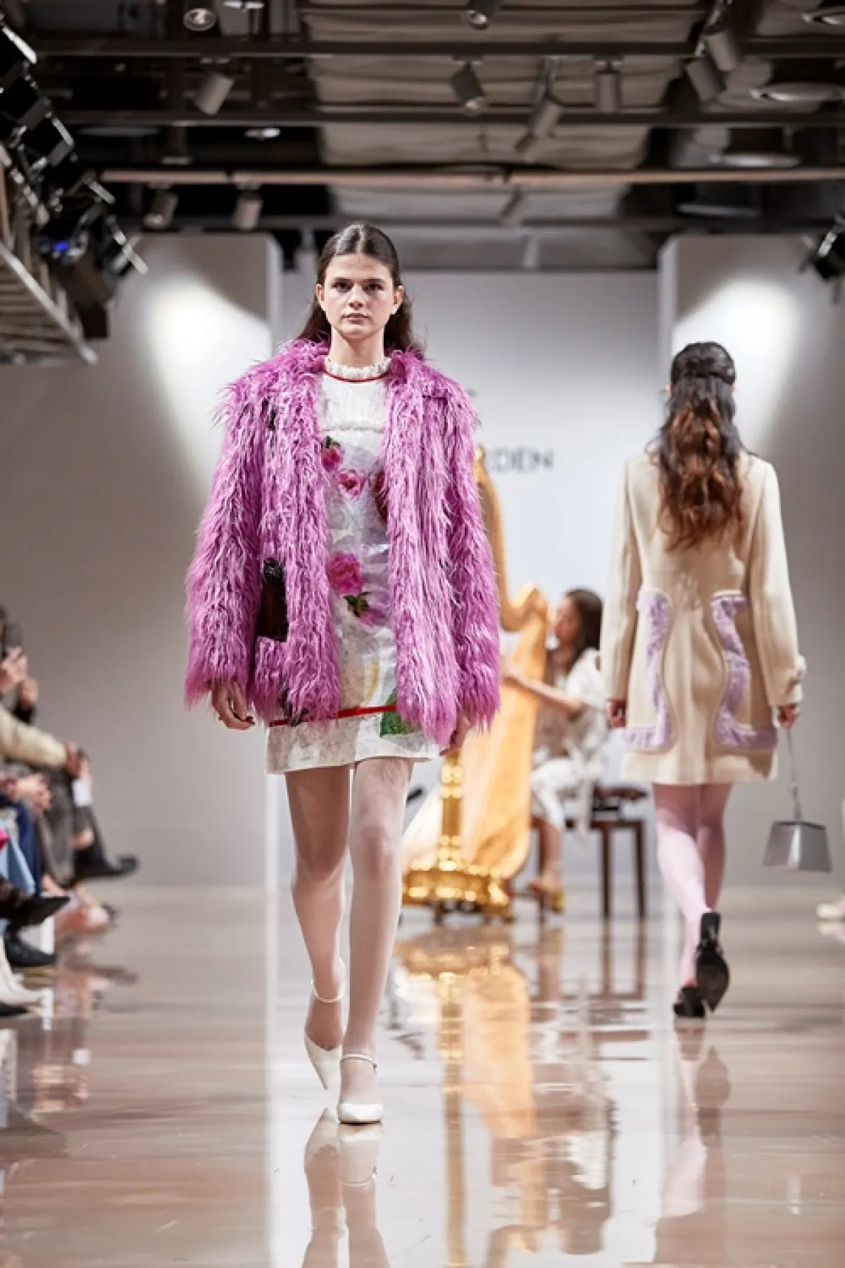 تنسيق الجاكيت الفرو لشتاء 2023 من آيس غادرن Ice Garden