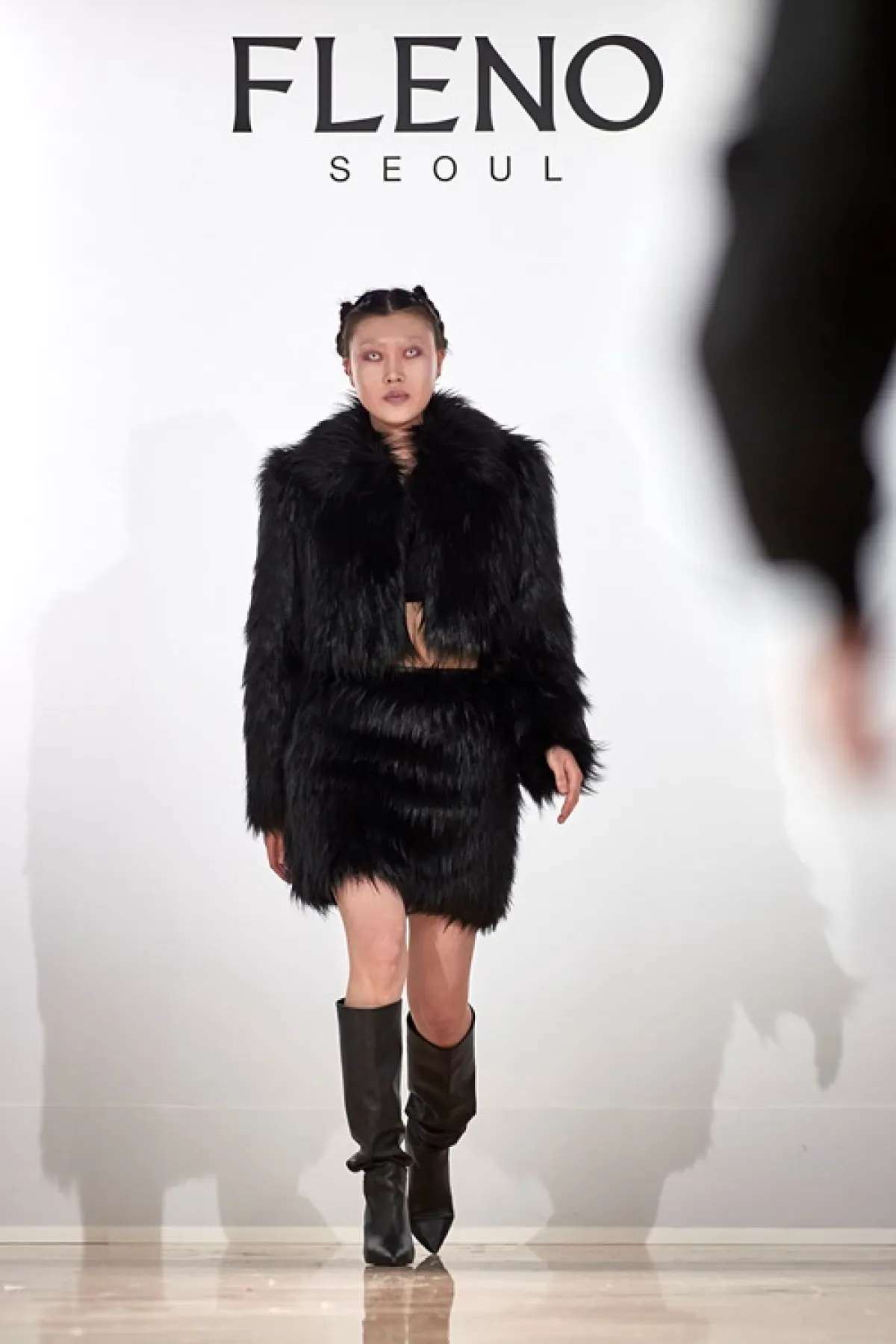 تنسيق الجاكيت الفرو لشتاء 2023 من فلينو سيول Fleno Seoul