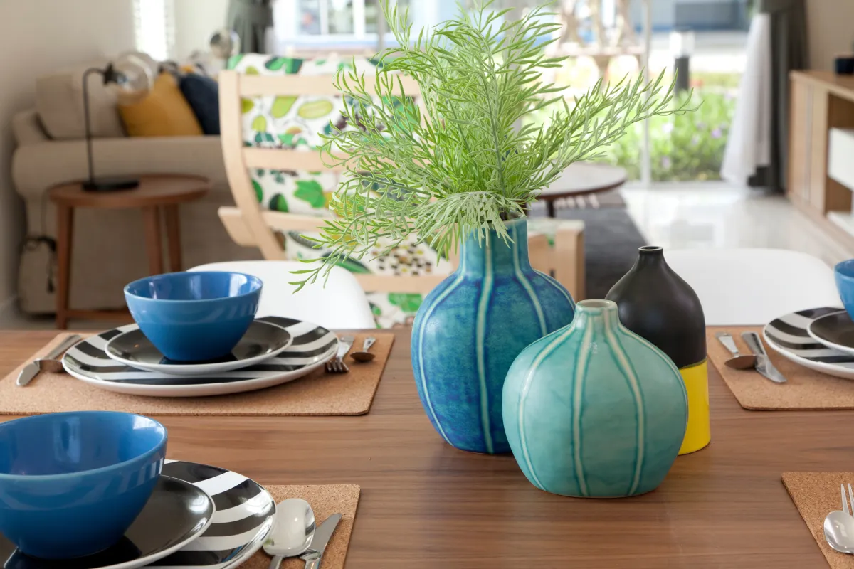 وصفات منزلية للعناية بطاولة الطعام