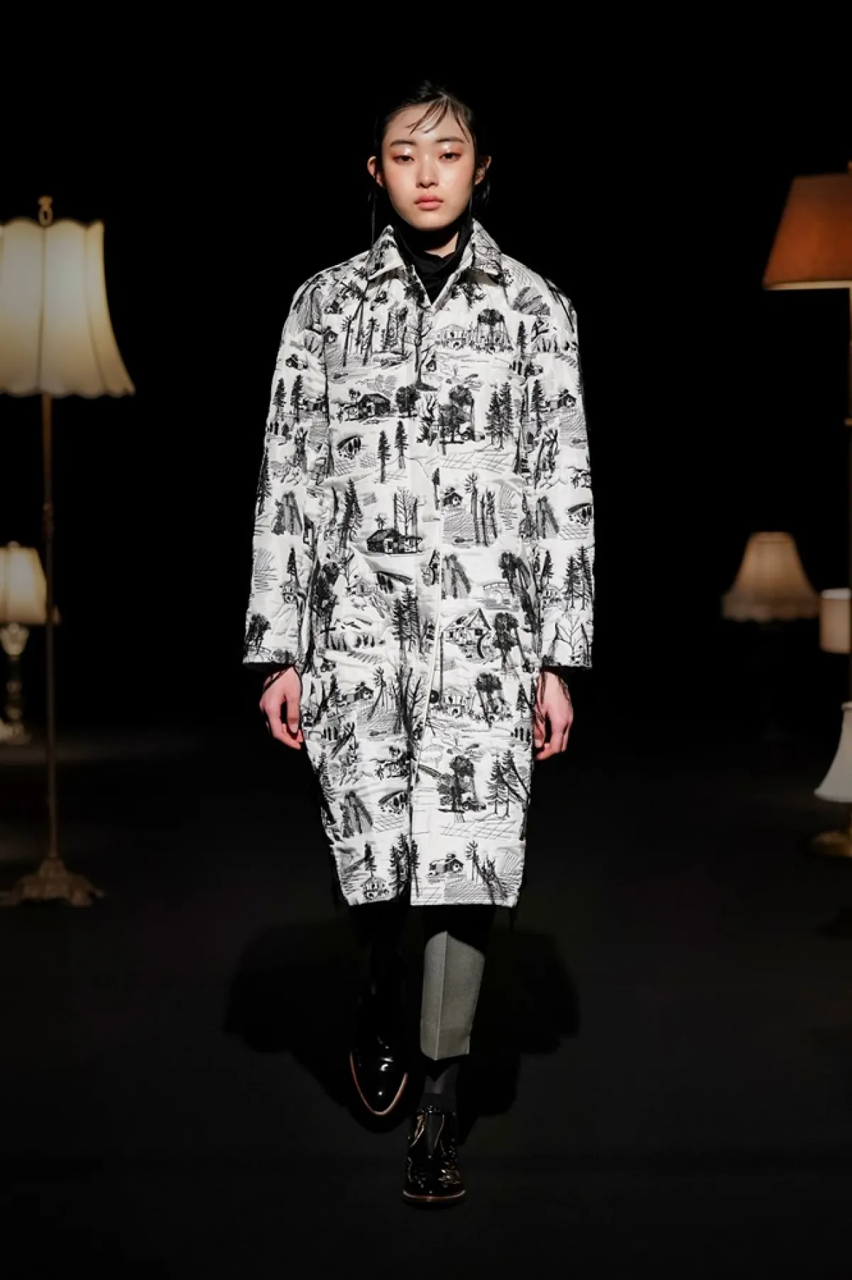 تنسيق المعاطف باللونين الأسود والأبيض من سوبور سورفاس Support Surface