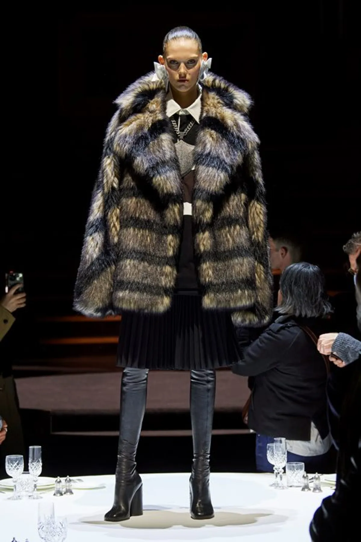 تنسيق المعطف الفرو من بوربوري Burberry