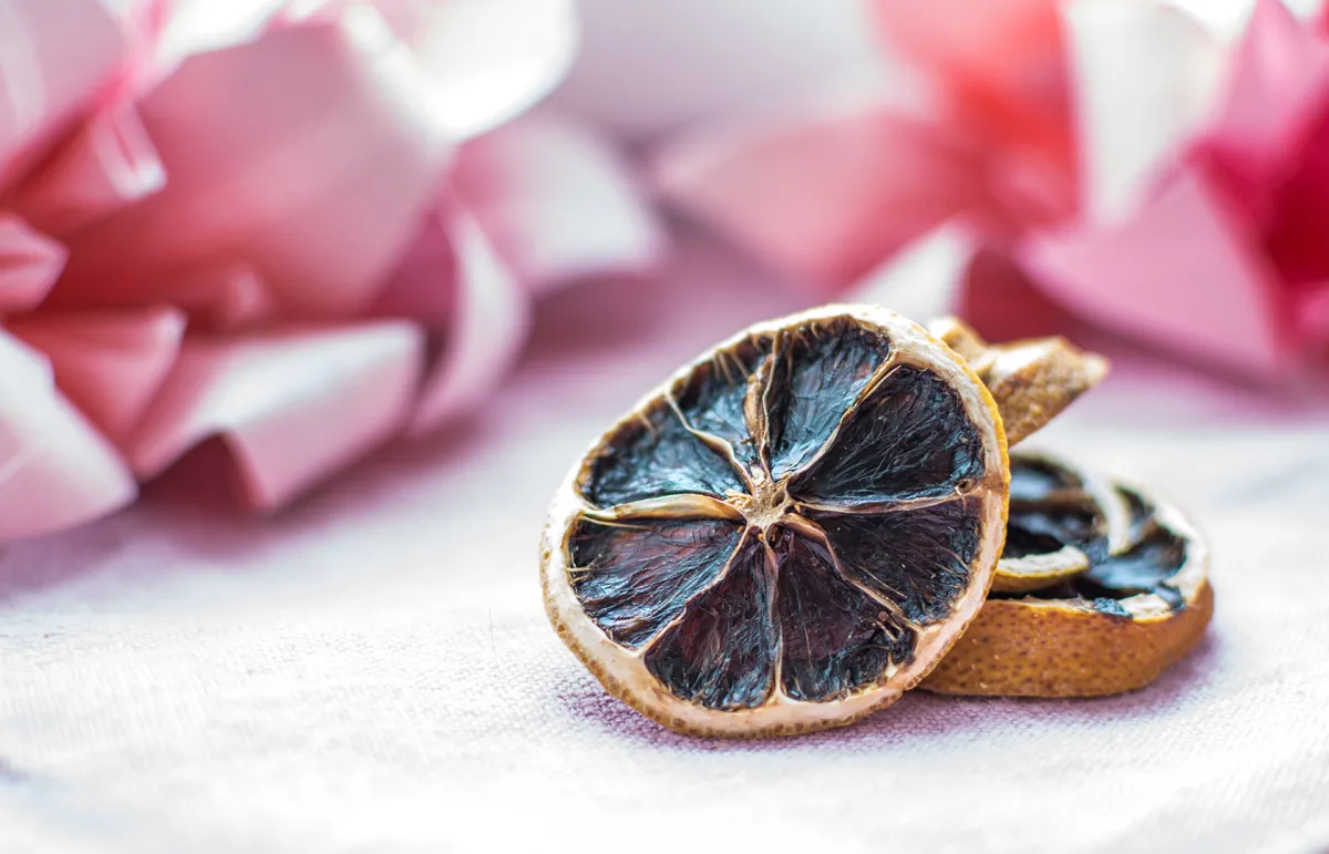 فوائد الليمون الأسود للدورة الشهرية