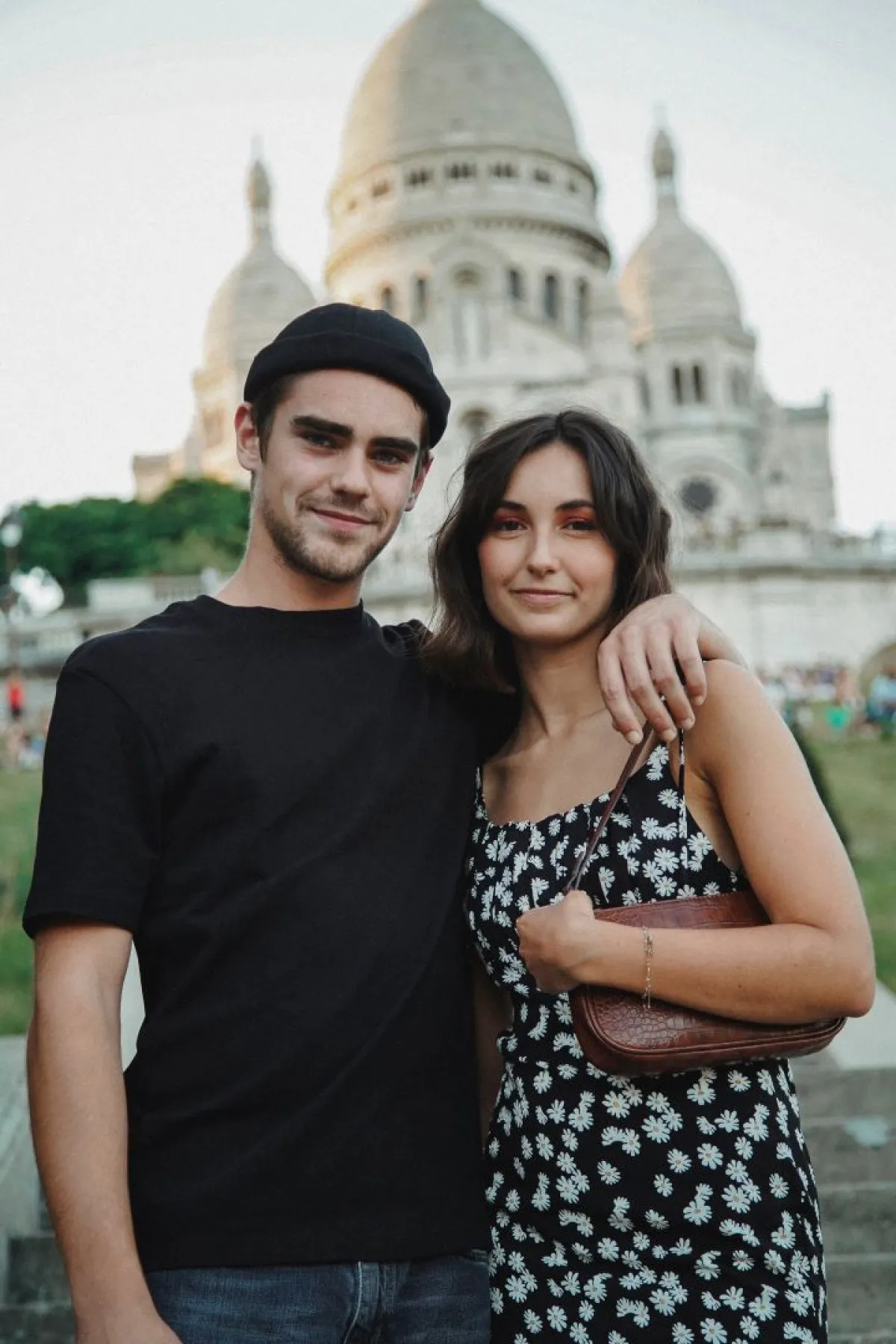 اللقاء الأول بين الخطيبين