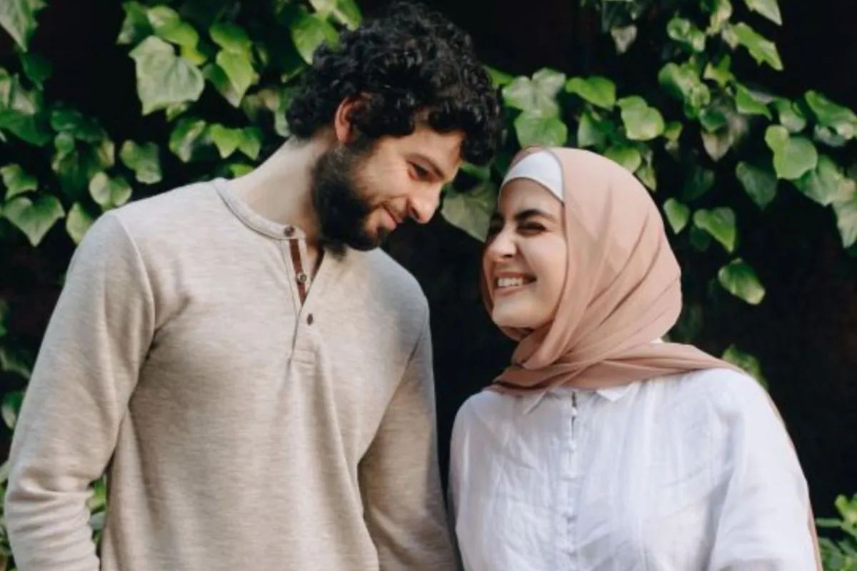 اللقاء الأول بين الخطيبين